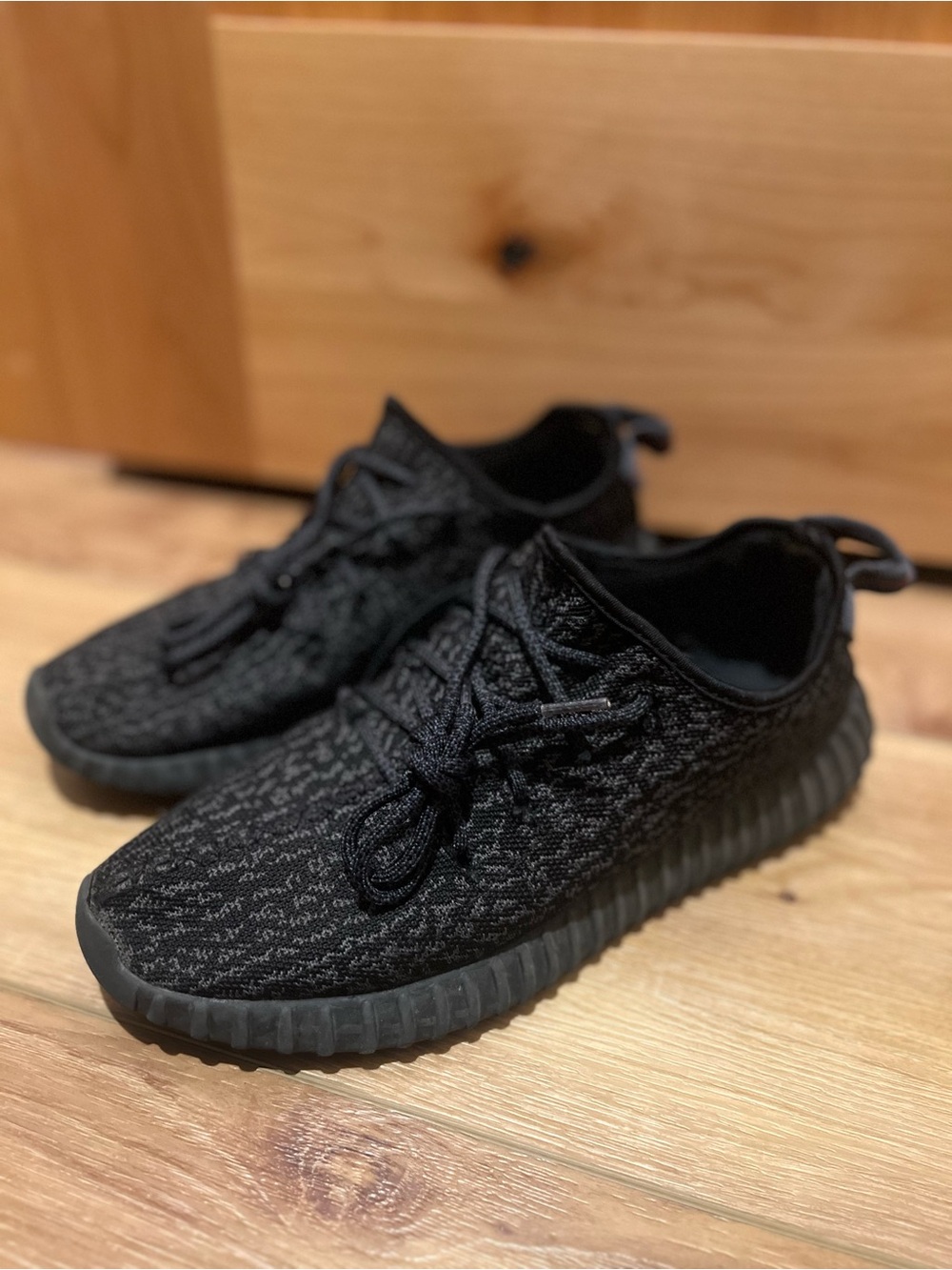 Size 10 Yeezy 350 v1 black pirate original release - Yeezy sneakers - pre owned - Picture 2 of 9